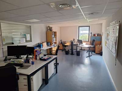 Vente local d'activité 1 050m² en ZA de Saint Avé