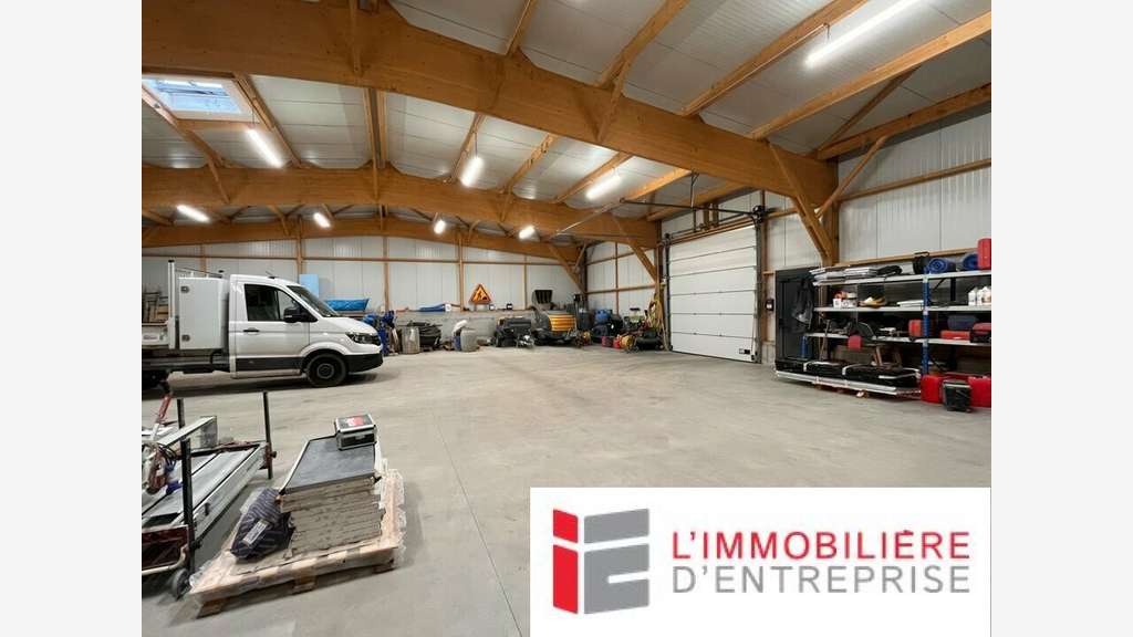 A VENDRE - LOCAL D'ACTIVITE - ST NOLFF