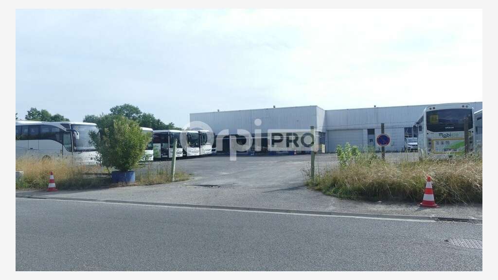 Entrepôt de 1355m² à vendre à Varennes Vauzelles