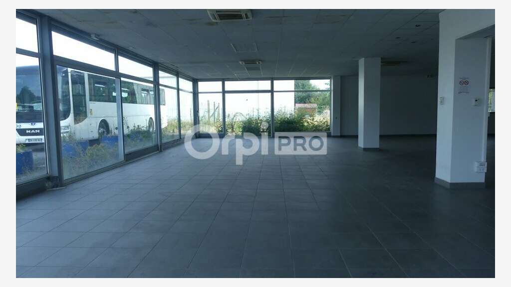 Entrepôt de 1355m² à vendre à Varennes Vauzelles