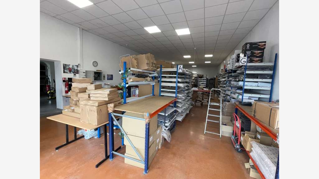 Vente locaux commerciaux 230m² ZAC Vauvert 30600