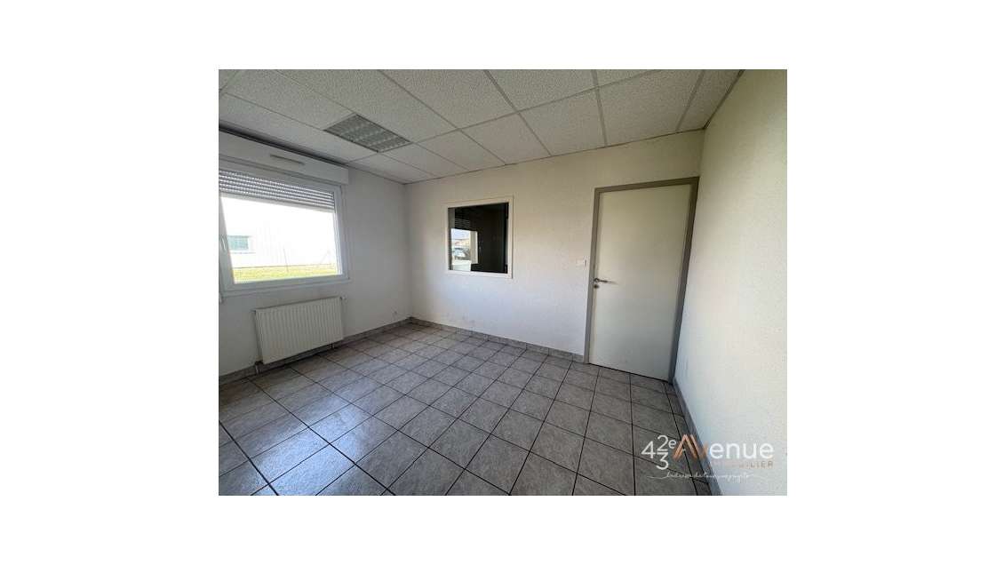 Vente local d'activité 645m² sur 1785m² à Veauche