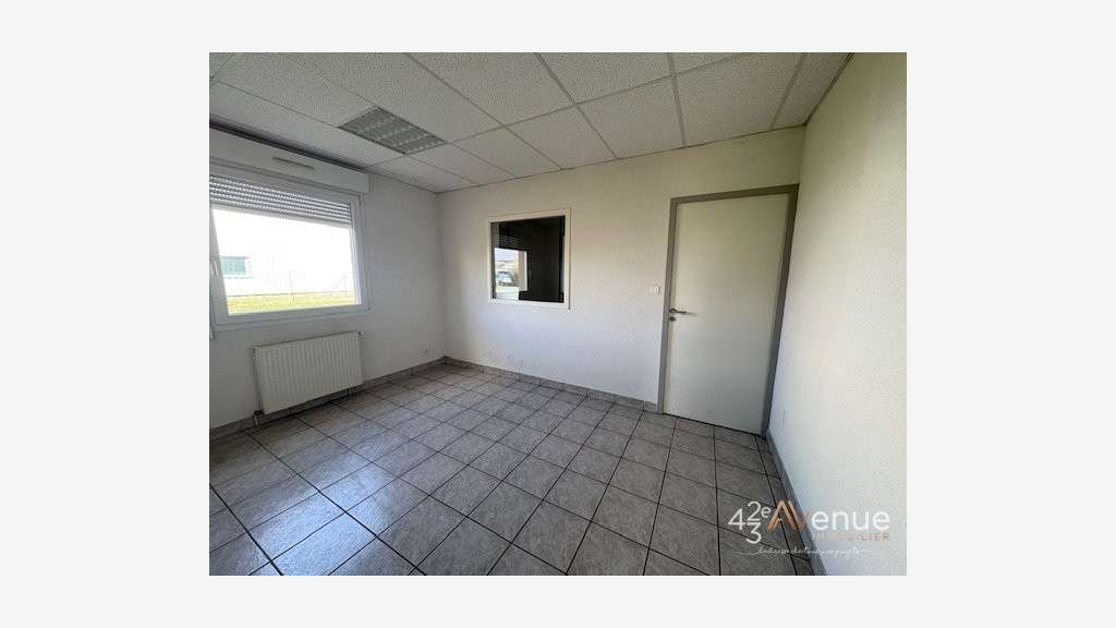 Vente local d'activité 645m² sur 1785m² à Veauche