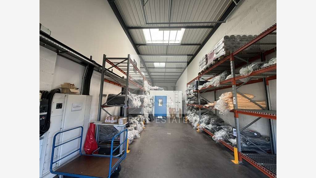 A vendre local d'activités 731m² à Vénissieux