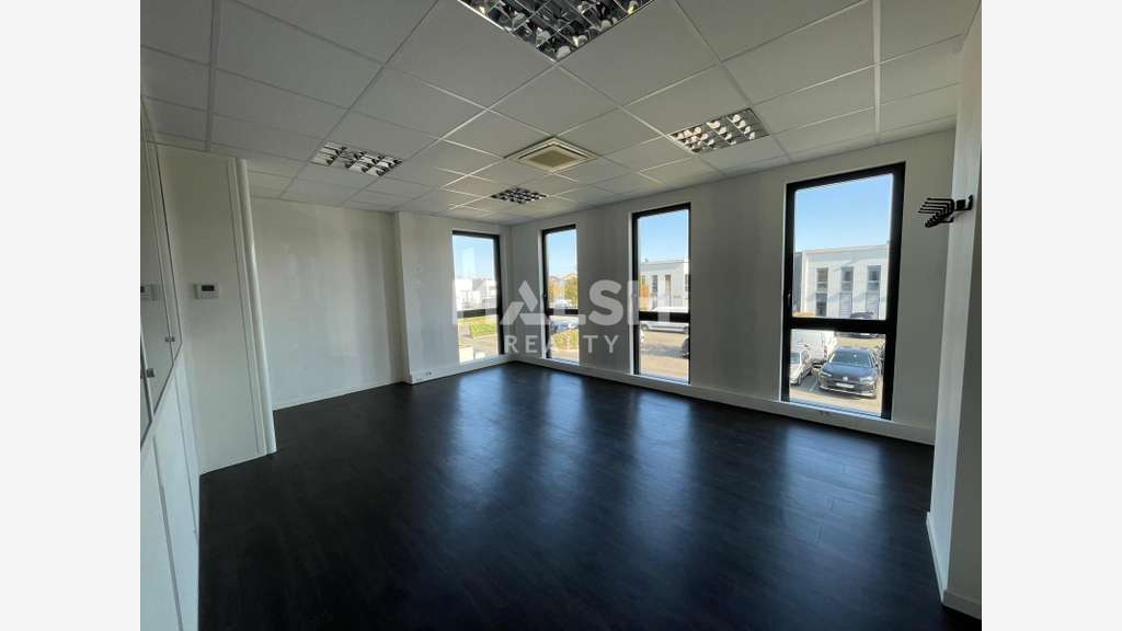 Local d'Activités à VENISSIEUX - A VENDRE OU A LOU
