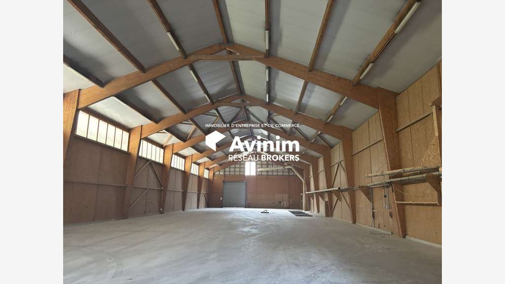 Bâtiments activités 3700m² sur terrain 13 000m²