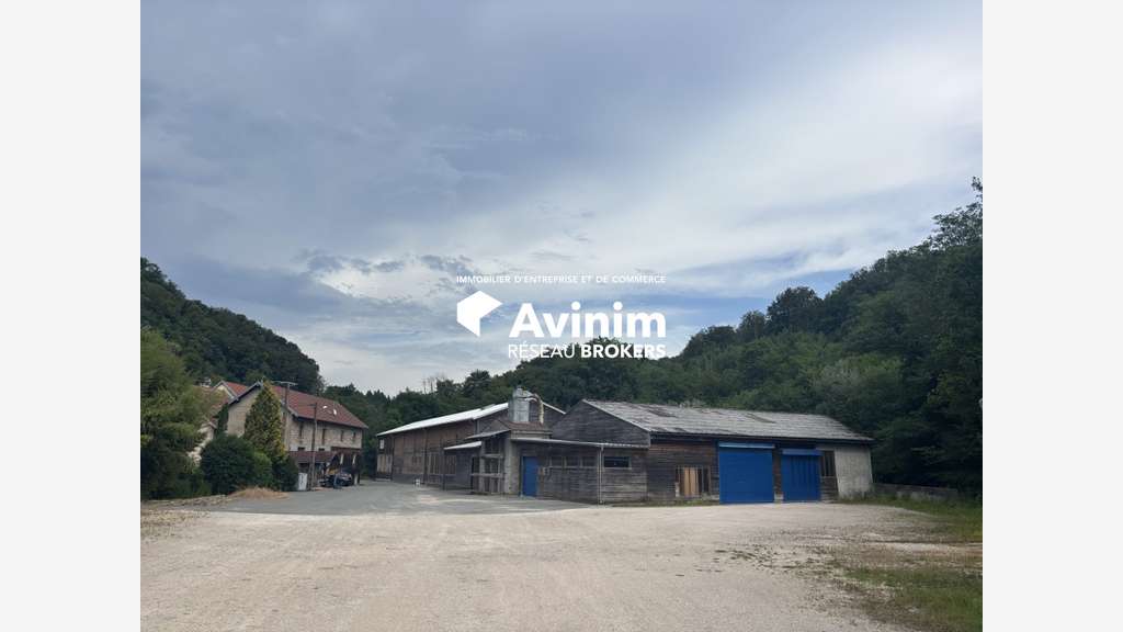 Bâtiments activités 3700m² sur terrain 13 000m²