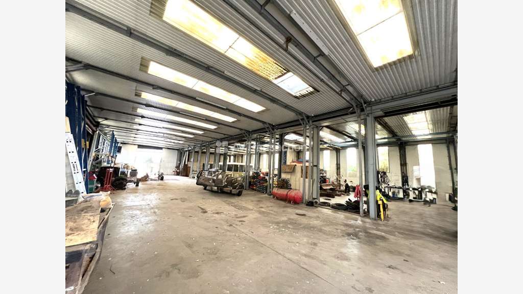 A vendre local d'activité 742m² à Vernon (27200)