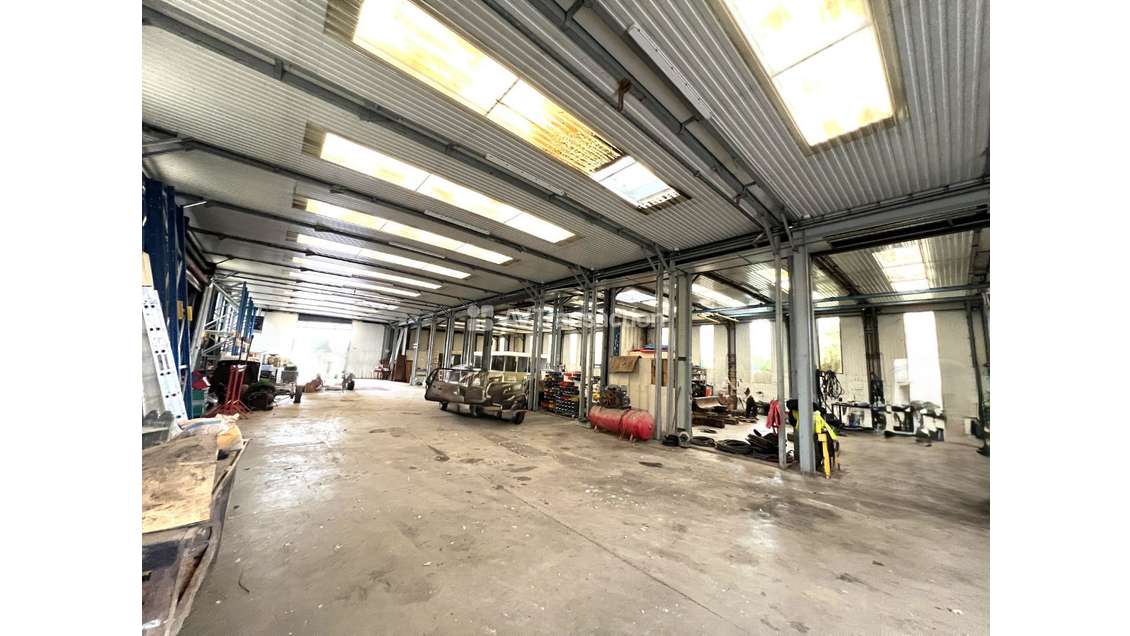A vendre local d'activité 742m² à Vernon (27200)