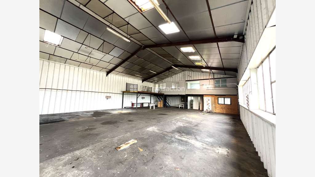A vendre , Vernon ( 27200 ,) batiment d'activités