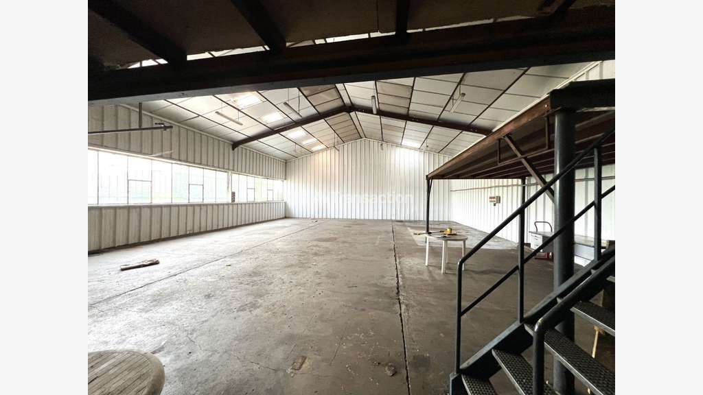 A vendre , Vernon ( 27200 ,) batiment d'activités