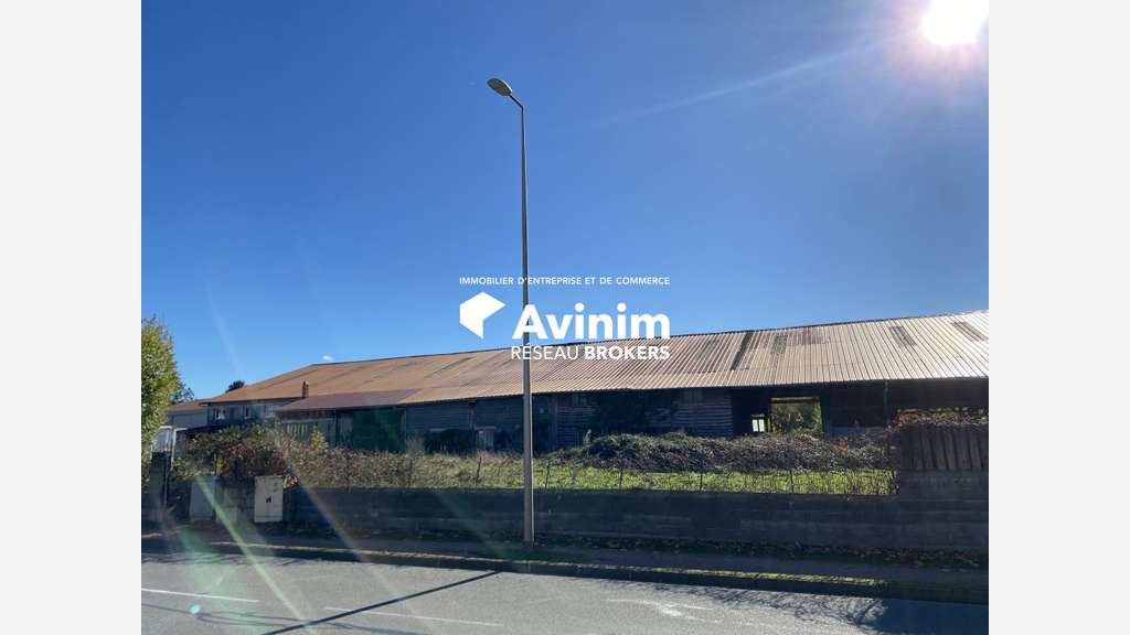 Bâtiment de + 2300m² sur parcelle 8900m² Chignat
