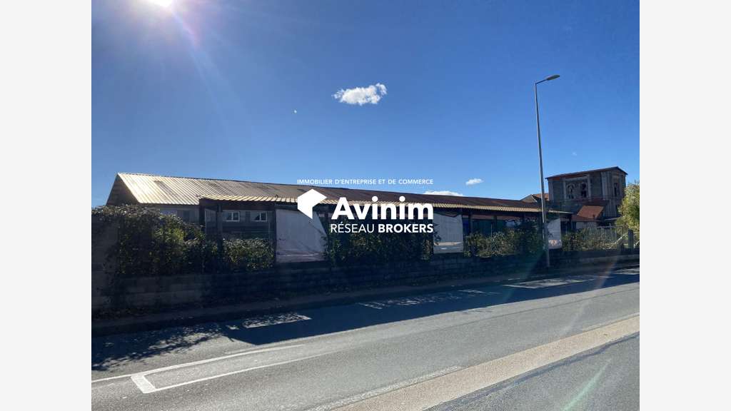 Bâtiment de + 2300m² sur parcelle 8900m² Chignat