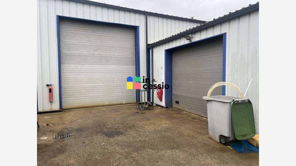 A vendre local artisanal 842m² secteur Est Sarthe