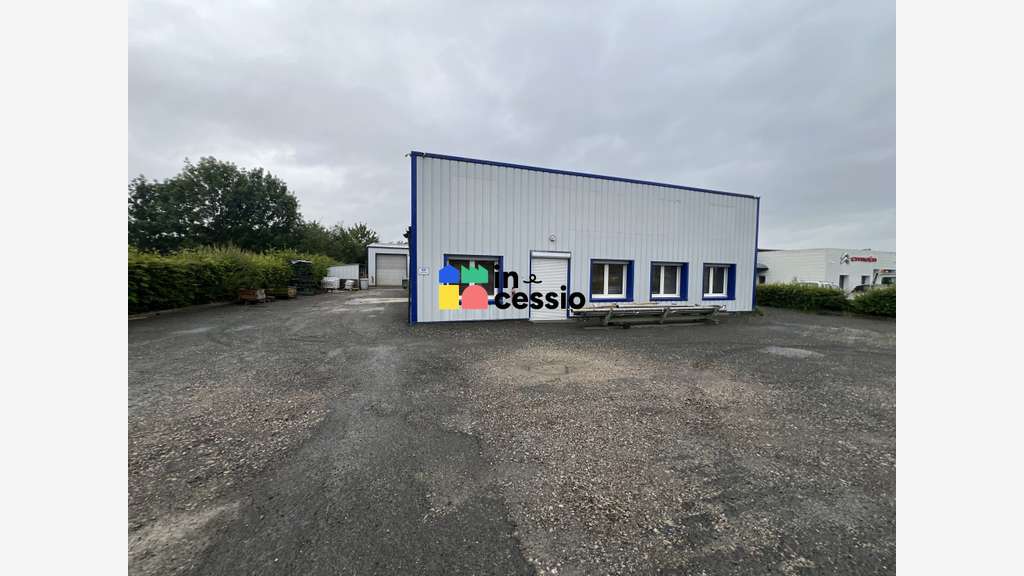 A vendre local artisanal 842m² secteur Est Sarthe