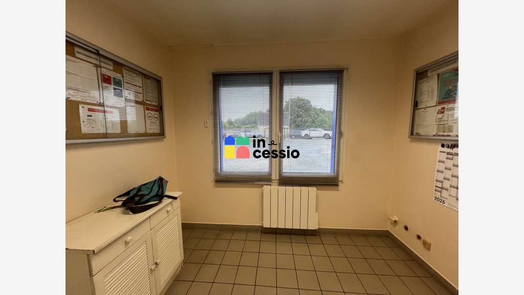 A vendre local artisanal 842m² secteur Est Sarthe