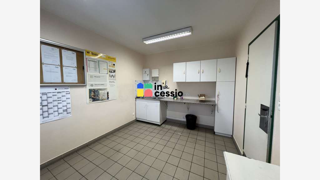 A vendre local artisanal 842m² secteur Est Sarthe