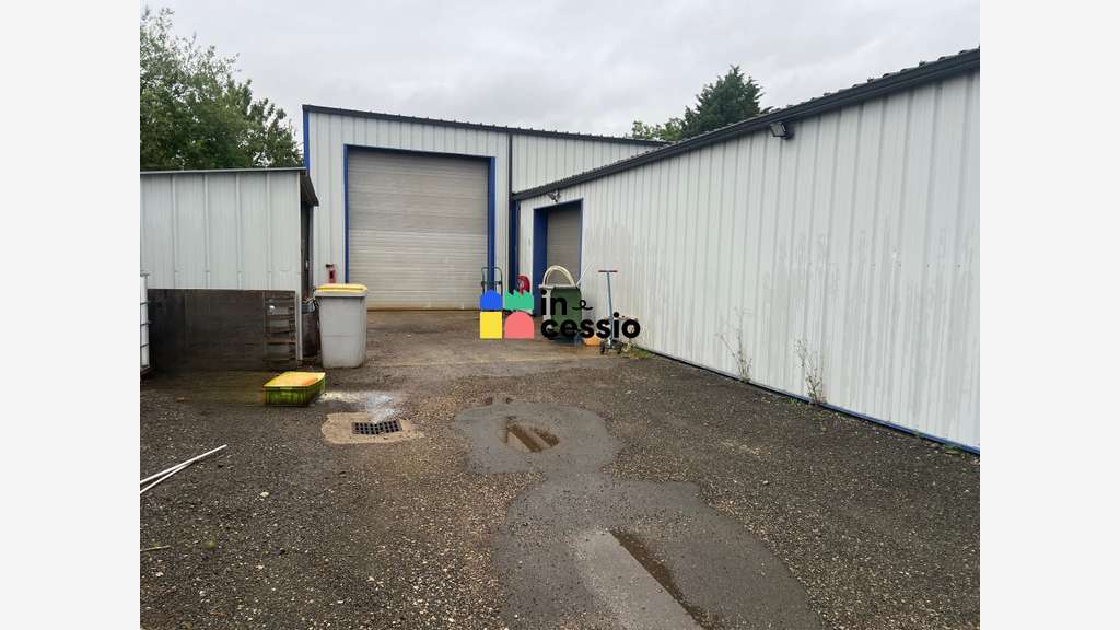 A vendre local artisanal 842m² secteur Est Sarthe