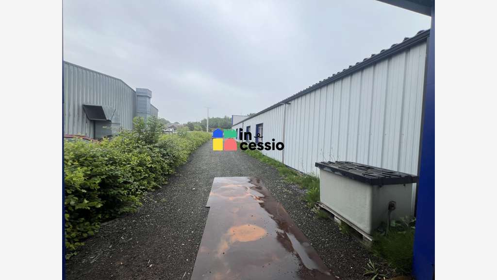 A vendre local artisanal 842m² secteur Est Sarthe