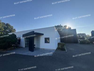 À VENDRE - À LOUER - LOCAUX D'ACTIVITÉS - 700 M² -