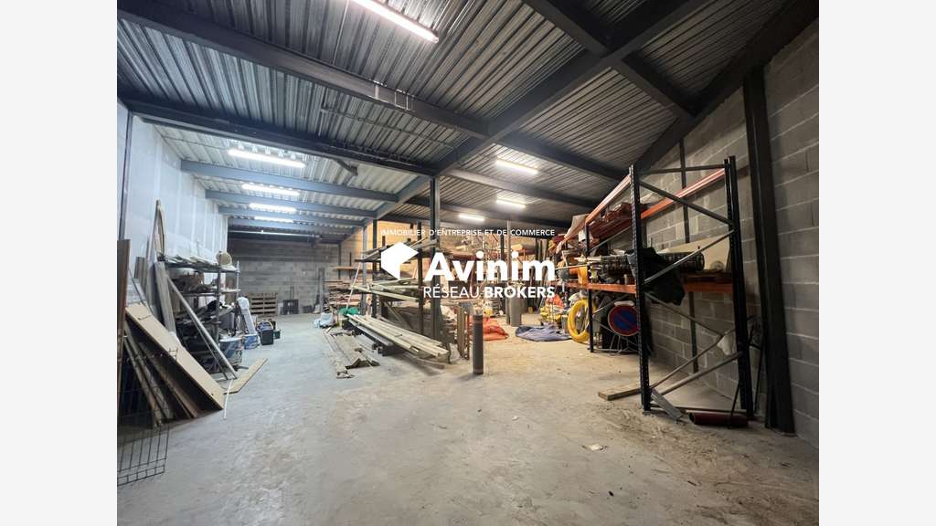 Local d'activité 416m² avec bureau à Villejust A10