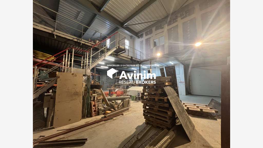 Local d'activité 416m² avec bureau à Villejust A10