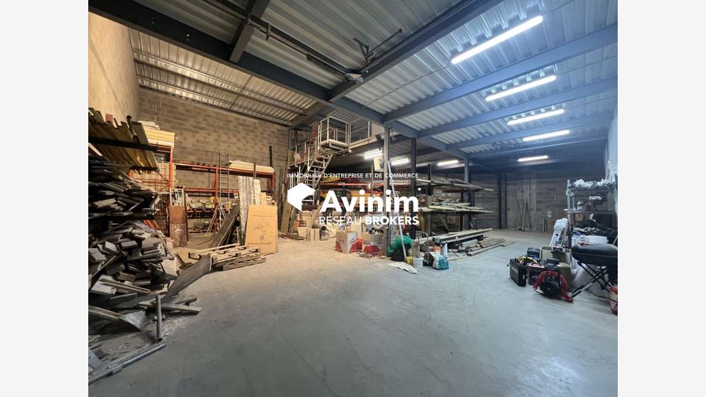 Local d'activité 416m² avec bureau à Villejust A10
