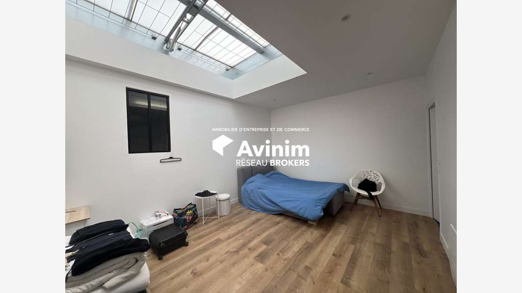 Local d'activité 416m² avec bureau à Villejust A10