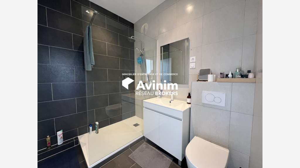 Local d'activité 416m² avec bureau à Villejust A10