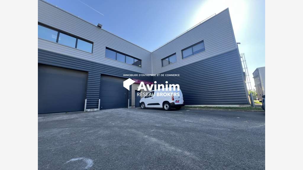Local d'activité 416m² avec bureau à Villejust A10