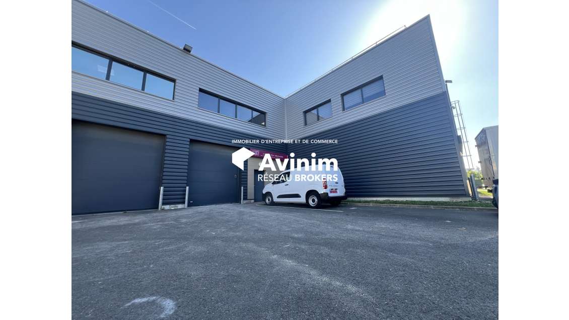 LOCAL D'ACTIVITE AVEC BUREAU OU APPARTEMENT