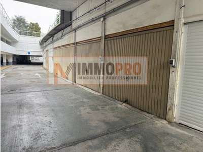 Grand box fermé 19m² +19m² mezzanine Port Marina