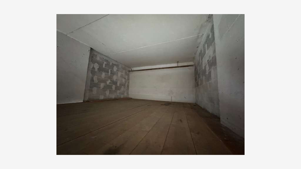 Grand box fermé 19m² +19m² mezzanine Port Marina