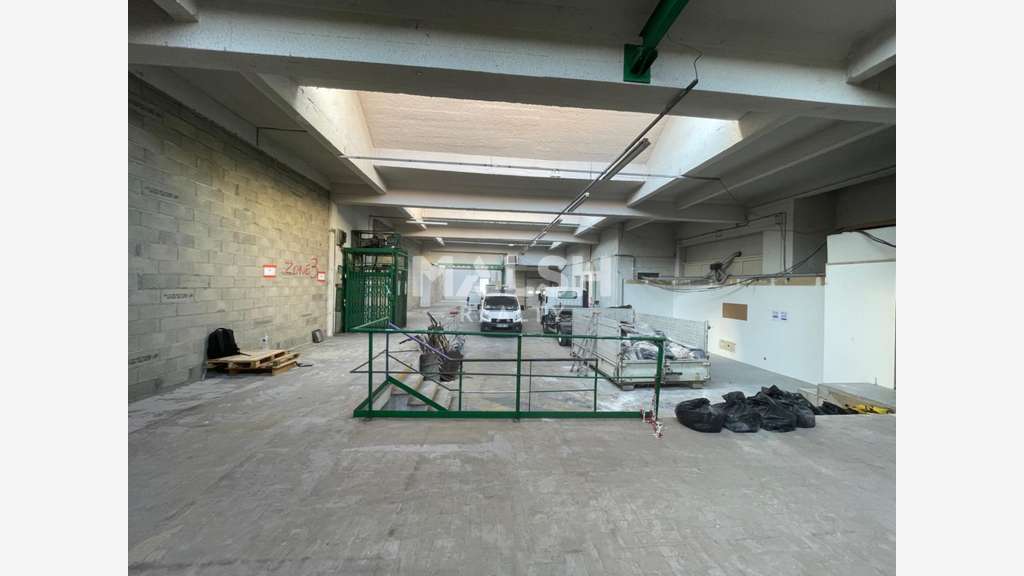Locaux 3350m² à vendre à Villeurbanne