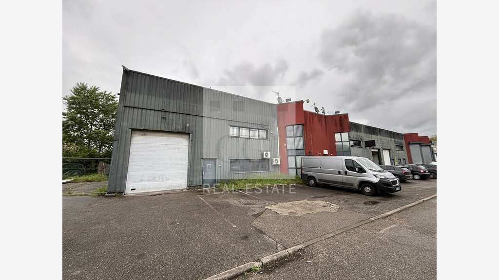Local d'activité 2600m² à vendre à Villeurbanne