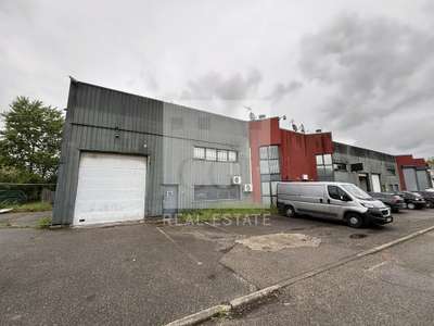 Local d'activité 2600m² à vendre à Villeurbanne