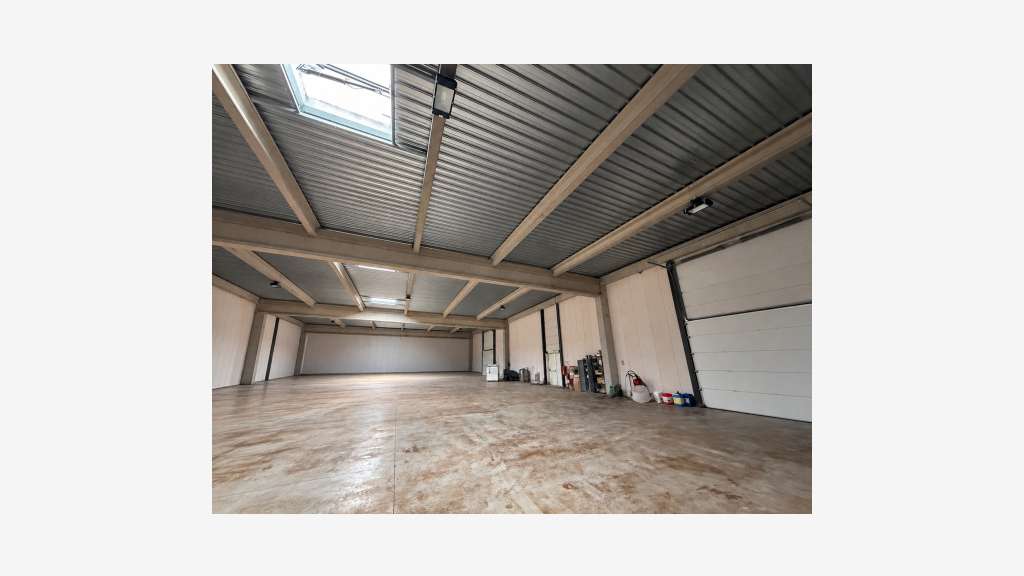Vente local d'activité bureaux de 1200m² à Violes