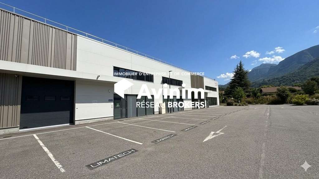 AV local d'activité récent bureaux 1074m² Voreppe