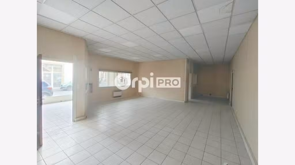 Local d'activité 898m² à vendre à Épernay