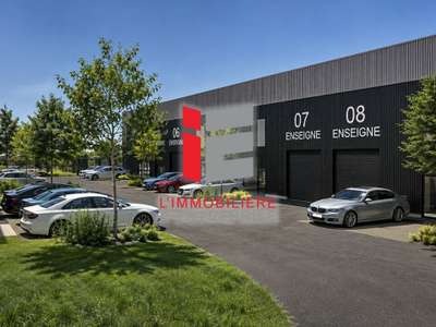 Local d'activité 234m² à vendre à Étrelles