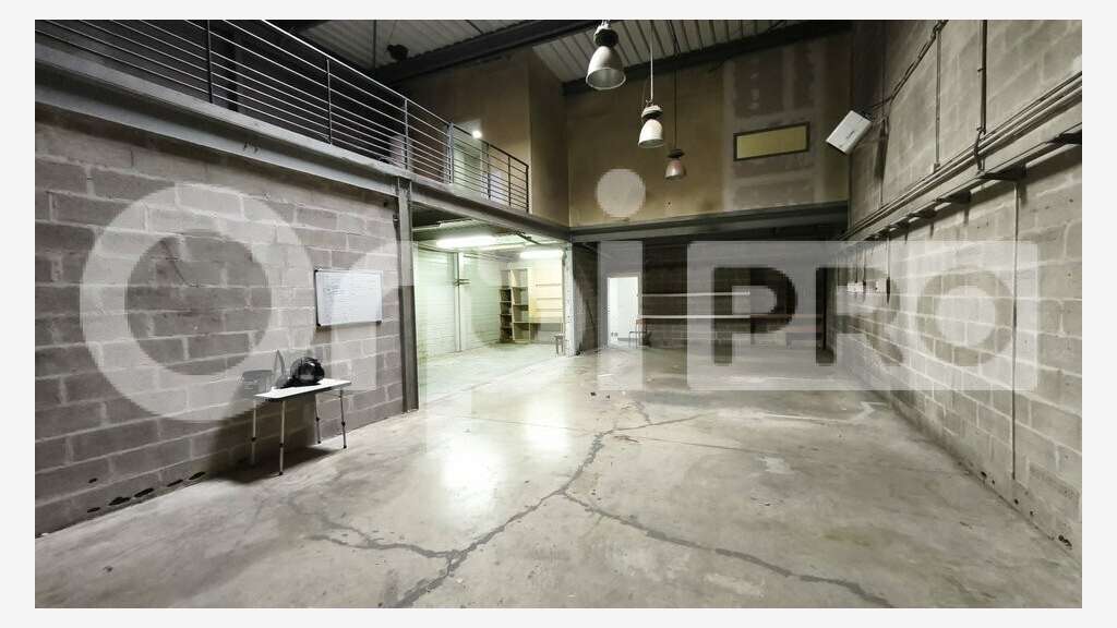 Vente local d'activité 253m² à Grigny accès A6