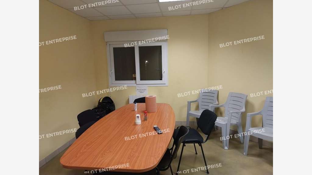 A vendre local d'activités 1010m² à Pleyben