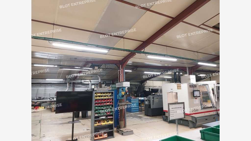 A vendre local d'activités 1010m² à Pleyben