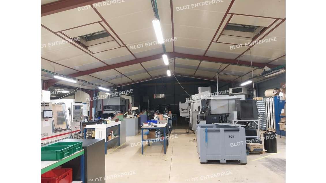 A vendre local d'activités 1010m² à Pleyben