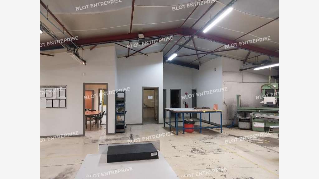 A vendre local d'activités 1010m² à Pleyben