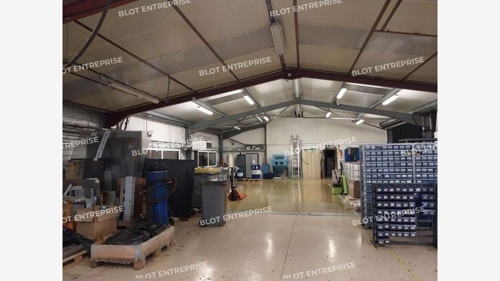 A vendre local d'activités 1010m² à Pleyben
