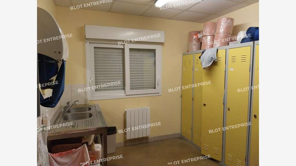 A vendre local d'activités 1010m² à Pleyben