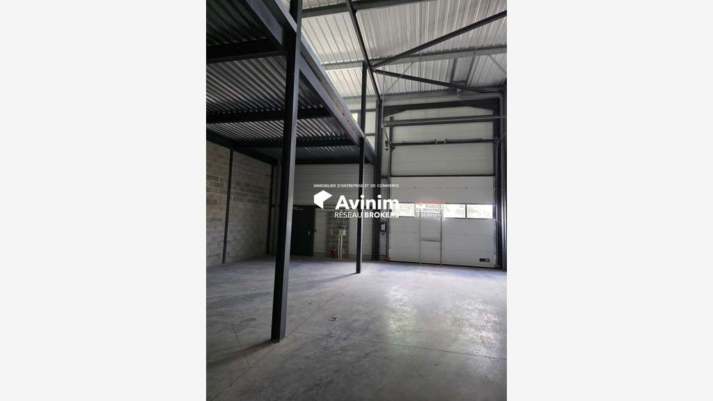 Local d'activité neuf 188m² à vendre à Lunel