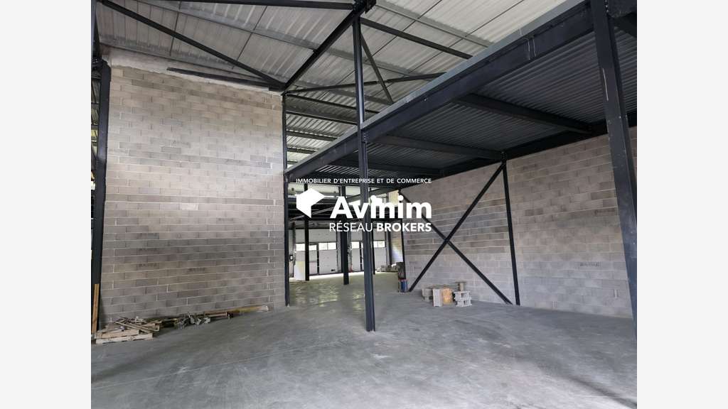 Local d'activité neuf 188m² à vendre à Lunel