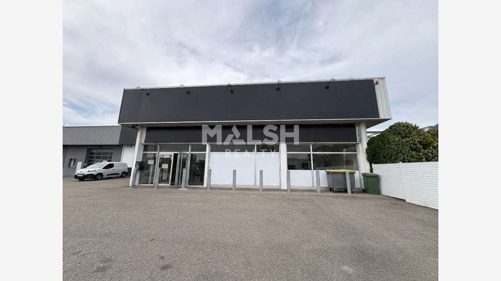 Locaux d'activités / showroom à vendre à Messimy